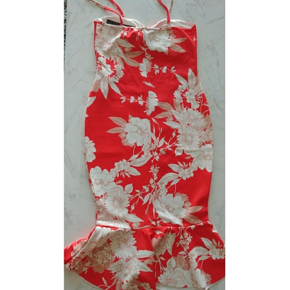 Boohoo red and white floral mermaid dress - Picture 3 of 3